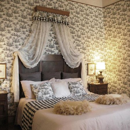 Suite Romantica Con Giardino In Dimora Storica - Camera E Appartamento - B&B Palazzo Robicci Castiglion Fiorentino Bagian luar foto