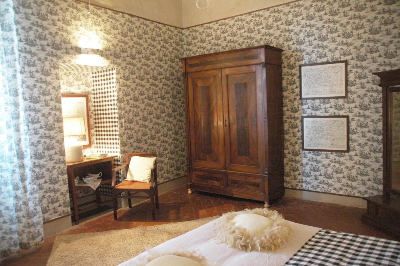 Suite Romantica Con Giardino In Dimora Storica - Camera E Appartamento - B&B Palazzo Robicci Castiglion Fiorentino Bagian luar foto